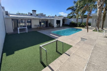 CASA + APARTAMENTO CON BARBACOA, PISCINA Y GARAJES