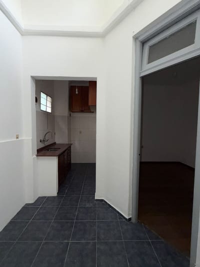 SE ALQUILA CASA DE UN DORMITORIO EN BELLA VISTA