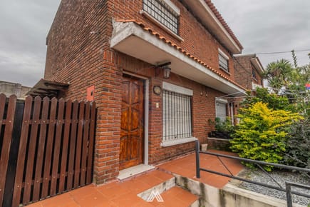 VENTA CASA NUEVO PARIS 2 DORMITORIOS 2 BAÑOS