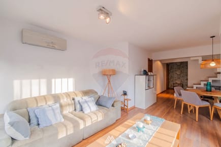 VENTA POCITOS APTO 2 DORM TERRAZA + GJE AMUEBLADO