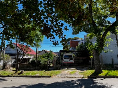 Venta terreno con mejoras en Aires Puros