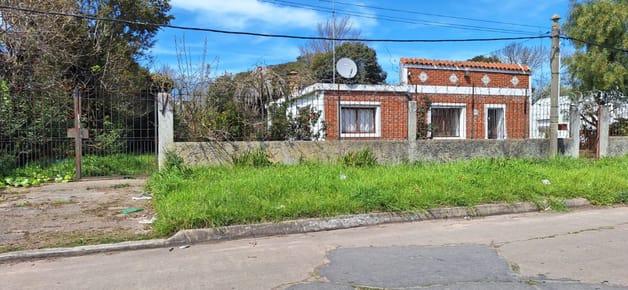 Venta Casa y Terreno Lezica