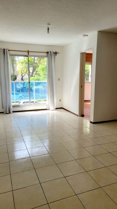 Venta apto al frente, un dormitorio balcón Pocitos