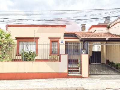 Venta casa de 2 dormitorios en Brazo Oriental.