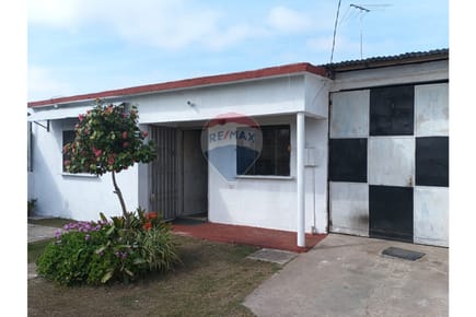 Venta casa tres dormitorios y garaje Casavalle