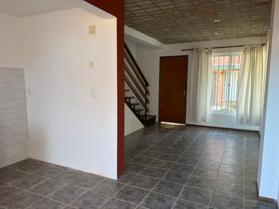 VENTA CASA DUPLEX 2 DORMITORIOS LEZICA