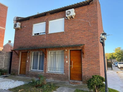 VENTA CASA DUPLEX 2 DORMITORIOS LEZICA