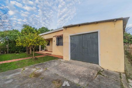 Amplia Casa  con Garaje y  Terreno en Suárez