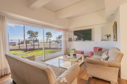 Residencia exclusiva  en  Rambla de  Punta  Gorda