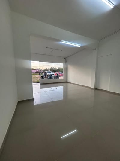 Alquiler de local comercial sobre Ruta 8 Km 26