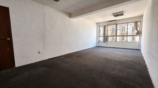 Venta oficina amplia vistas en Plaza Independencia