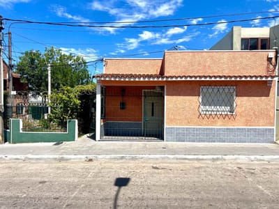 Venta casa Pando 2 o 3 dormitorios jardin y garaje