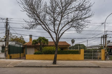 Venta Casa y 2 Apartamentos en gran terreno Malvin