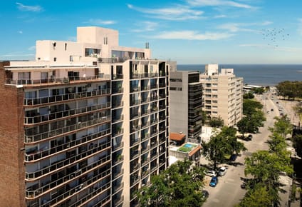 Venta monoambiente con patio Parque Rodo