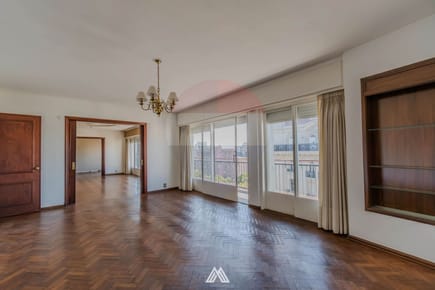 VENTA APTO 3 DORM Y SERVICIO CON GARAJE, CENTRO