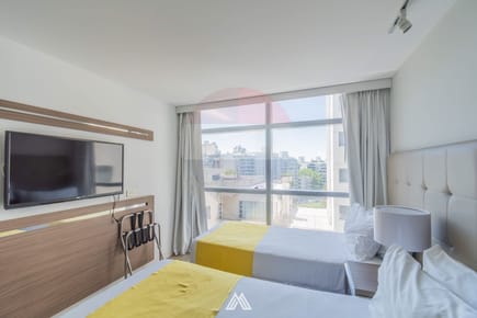 VENTA-monoambiente equipado piso 8-PUNTA CARRETAS