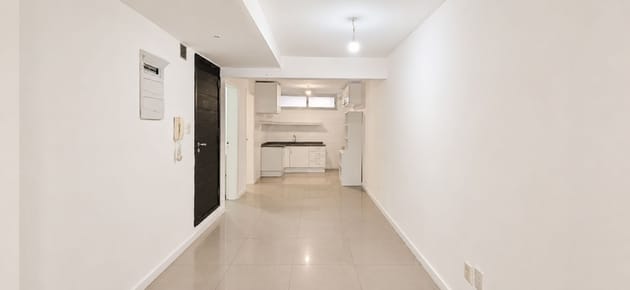 Venta Pocitos unidad de 2 dorm. patio c renta 5%