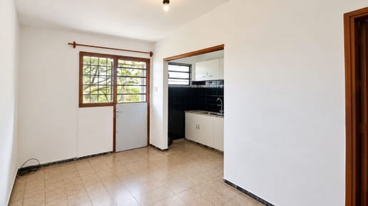 Alquiler un dormitorio y patio Perez Castellano