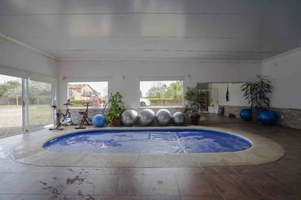 Alquilo local gimnasio con piscina climatizada