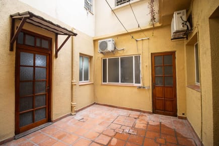 VENTA APTO 2 DORMITORIOS CON PATIO EN CIUDAD VIEJA