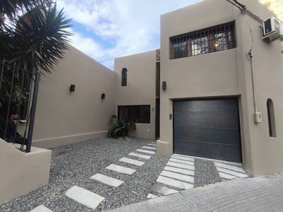 Venta de casa de 2 plantas Pocitos 5 dormitorios