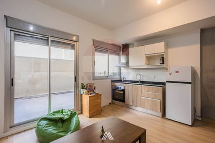 ALQUILER APTO MONOAMBIENTE CON PATIO TRES CRUCES