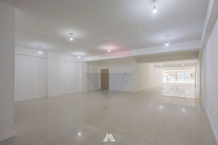 VENTA LOCAL COMERCIAL SOBRE 18 DE JULIO, CORDÓN