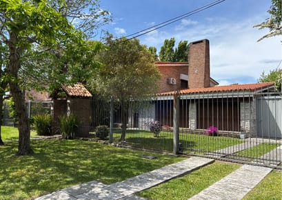 VENTA CASA CARRASCO SUR 3 DORMITORIOS Y  BARBACOA