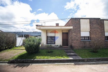 VENTA CASA 2 DORM. EN COMPLEJO, LAGOMAR NORTE