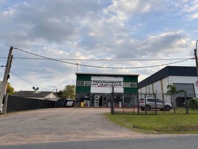 VENTA Local comercial con depósito - galpón. Colón