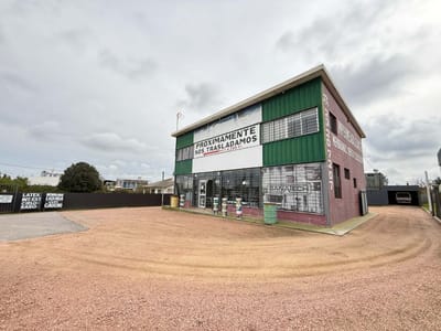 ALQUILER Local comercial, depósito - galpón. Colón