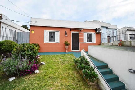 Venta casa dos dormitorios y garage Nuevo Paris