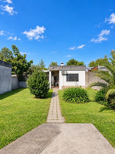 Venta Casa 2 dormitorios gran terreno Malvin Norte