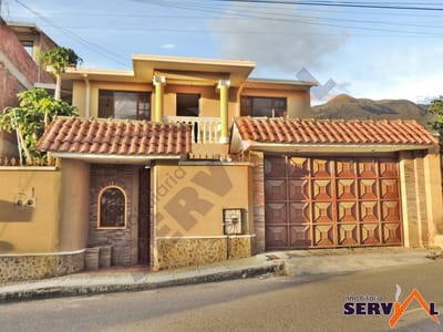 CASA DE 2 PLANTAS EN VENTA CON DEPARTAMENTO AUXILIAR  INMEDIACIONES COL. SEÑOR DE MAYO
