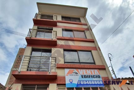 CASA 4 PLANTAS EN VENTA INMEDIACIONES AYACUCHO Y CALAMA