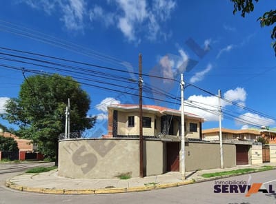 SOBRE AVENIDA CASA  2 PLANTAS INMEDIACIONES PAPA PAULO Y ANICETO ARCE