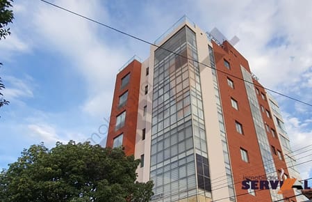 HERMOSO PENTHOUSE SOBRE 268m2,INMEDIACIONES STADIUM FELIX CAPRILES