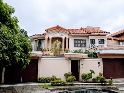 CASA DE 2 PLANTAS EN VENTA, ZONA PARQUE URBANO, 2DO ANILLO
