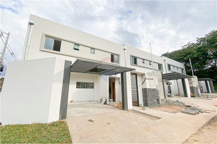 EN VENTA AMPLIO DUPLEX A ESTRENAR EN LUQUE