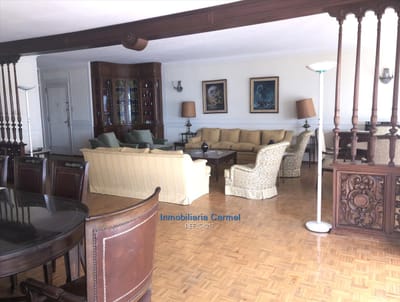 Apartamento en Pocitos, 4 dormitorios, servicio, gge.
