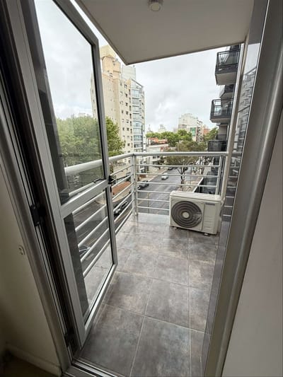 APARTAMENTO EN PUNTA CARRETAS DE UN DORMITORIO Y GGE.
