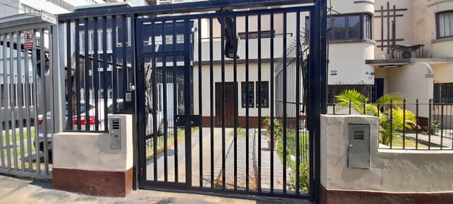 CASA PARA OFICINA O NEGOCIO P CERRADA EN MIRAFLORES (SIN LICENCIA)