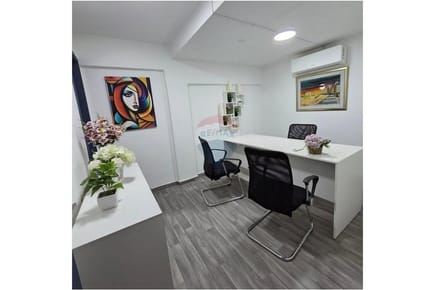 ALQUILO CONSULTORIO EN VILLA AURELIA 
