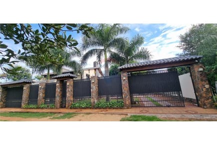 Residencia en ÑEMBY Calle Las Almendras