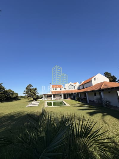 Impresionante casa en frente al mar en Montoya de 4 dorm + servicio
