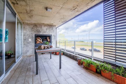 Venta Departamento Punta Del Este Playa Mansa, 3 suites, 200m2 y parrilla