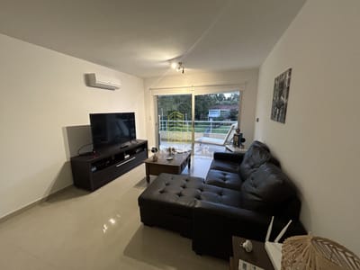 OPORTUNIDAD penthouse de 200m2 con terraza exclusiva y parrillero en edificio con servicios en Punta del Este