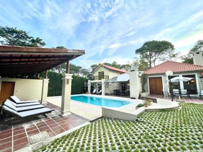 Alquiler anual de amplia casa en san rafael con piscina climatizada