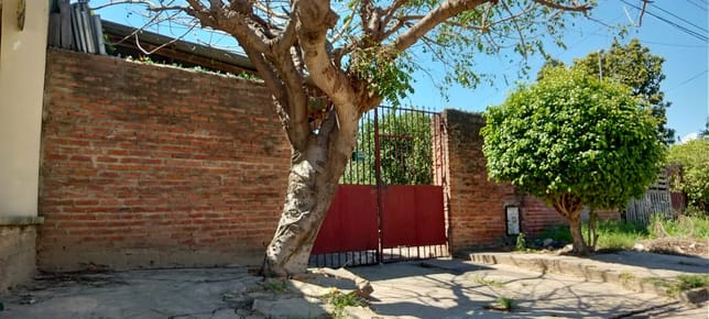 CASA EN VENTA DE OCASION CHARLABLE SOBRE AVENIDA