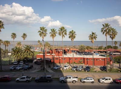 Rambla de Villa Biarritz con muebles